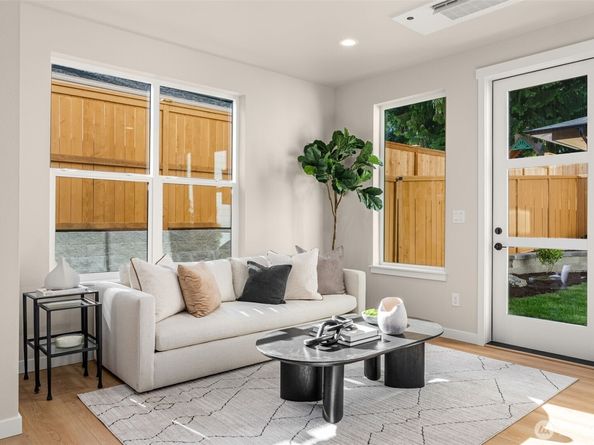 10604 NE 137th Place, Kirkland WA 98034