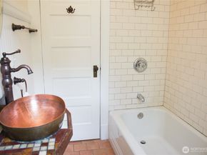 123 24th Avenue, Seattle WA 98122