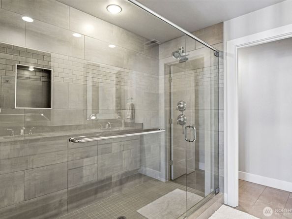 9631 NE 183rd Street C, Bothell WA 98011
