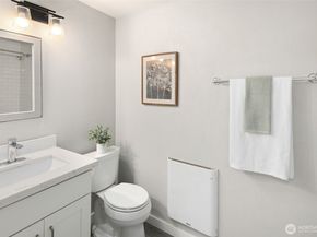 3055 80th Avenue SE 107, Mercer Island WA 98040