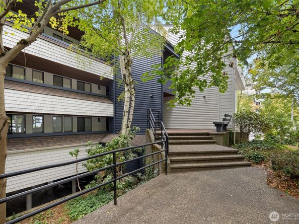 3055 80th Avenue SE 107, Mercer Island WA 98040