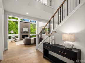 1555 158th Court SE, Bellevue WA 98008
