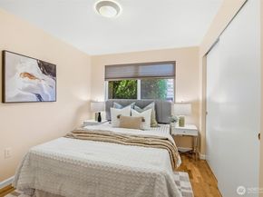 17630 Larch Way, Lynnwood WA 98037