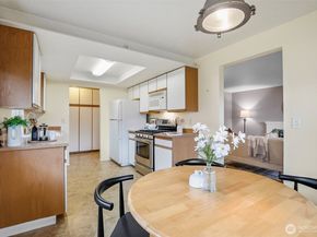 17630 Larch Way, Lynnwood WA 98037