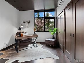 919 6th Street W, Kirkland WA 98033