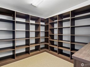 919 6th Street W, Kirkland WA 98033