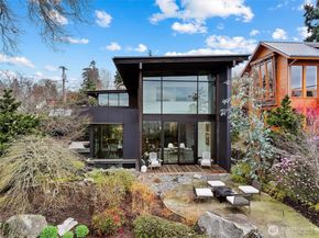 919 6th Street W, Kirkland WA 98033