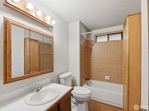 18510 66th Avenue NE, Kenmore WA 98028