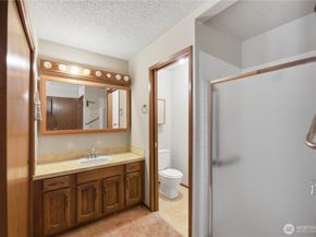 18510 66th Avenue NE, Kenmore WA 98028