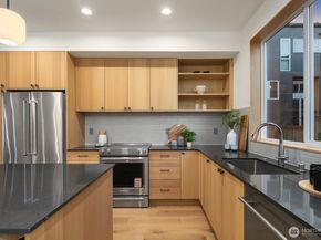 1808 E Mercer Street, Seattle WA 98112