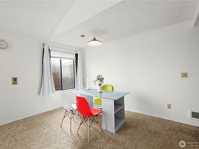 3401 Oaks Avenue 6, Everett WA 98201