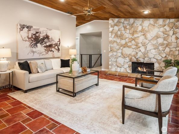 19321 Kenlake Place NE, Kenmore WA 98028