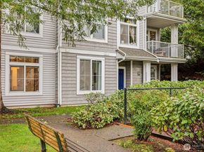 23760 SE 52nd Lane 141, Issaquah WA 98029