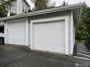 23760 SE 52nd Lane 141, Issaquah WA 98029