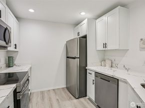 23760 SE 52nd Lane 141, Issaquah WA 98029
