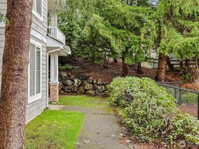 23760 SE 52nd Lane 141, Issaquah WA 98029