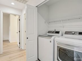 23760 SE 52nd Lane 141, Issaquah WA 98029