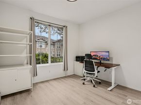 23760 SE 52nd Lane 141, Issaquah WA 98029