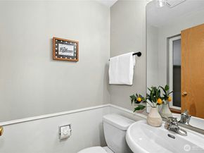 726 N 94th Street B, Seattle WA 98103