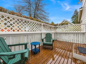 672 Madison Avenue N, Bainbridge Island WA 98110