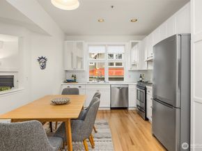 672 Madison Avenue N, Bainbridge Island WA 98110