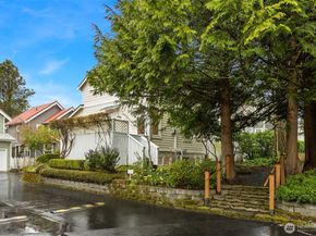 672 Madison Avenue N, Bainbridge Island WA 98110