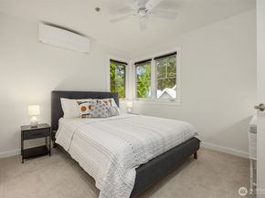 672 Madison Avenue N, Bainbridge Island WA 98110