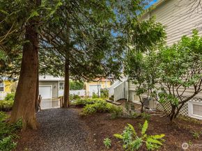 672 Madison Avenue N, Bainbridge Island WA 98110
