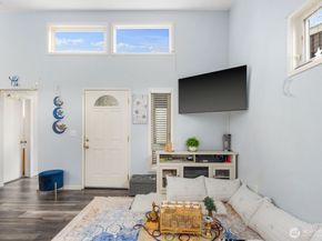 9452 25th Avenue SW, Seattle WA 98106