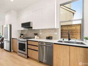 3819 C Fremont Avenue N, Seattle WA 98103