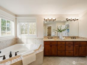 8718 NE 134th Street, Kirkland WA 98034
