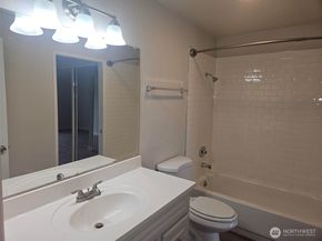 2611 NE 4th 234, Renton WA 98056
