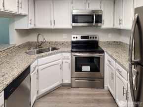 2611 NE 4th 234, Renton WA 98056