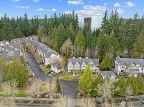 22668 NE Alder Crest Lane, Redmond WA 98053