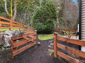 22668 NE Alder Crest Lane, Redmond WA 98053