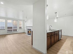 3028 Western Avenue 214, Seattle WA 98121