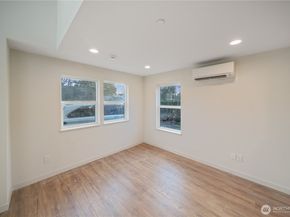 1251 SW 151st Street B, Burien WA 98166