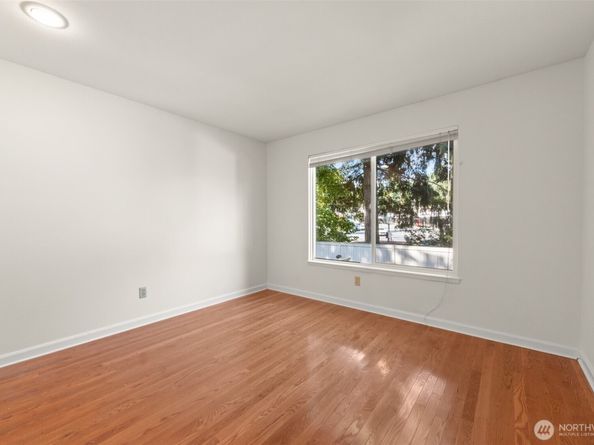 10102 NE 135th Lane Unit 8, Kirkland WA 98034