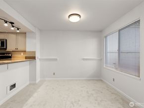 10102 NE 135th Lane Unit 8, Kirkland WA 98034