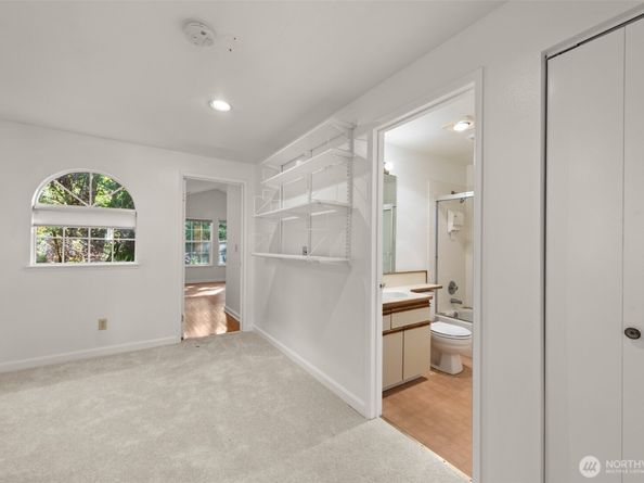 10102 NE 135th Lane Unit 8, Kirkland WA 98034