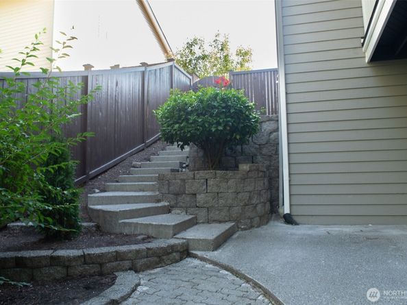 27109 109th Court SE, Kent WA 98030