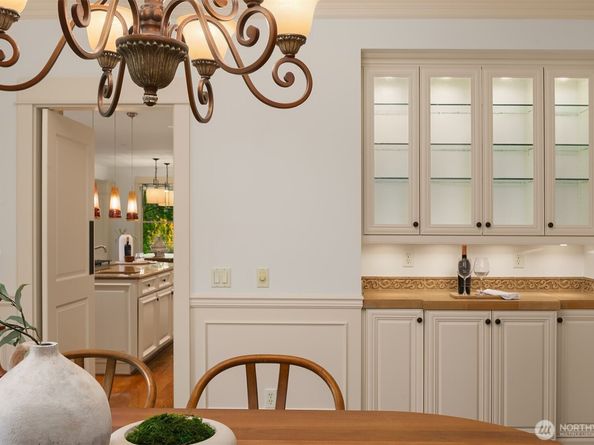 10605 SE 30th Street, Bellevue WA 98004
