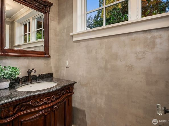 10605 SE 30th Street, Bellevue WA 98004