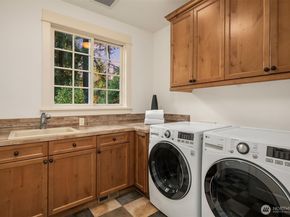 10605 SE 30th Street, Bellevue WA 98004