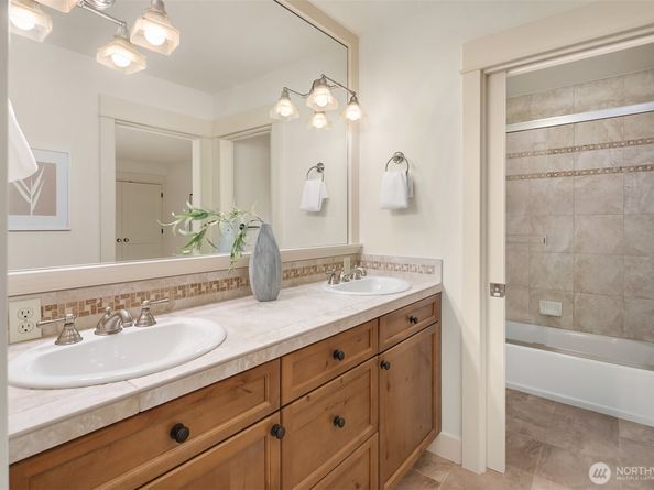 10605 SE 30th Street, Bellevue WA 98004
