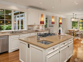 10605 SE 30th Street, Bellevue WA 98004