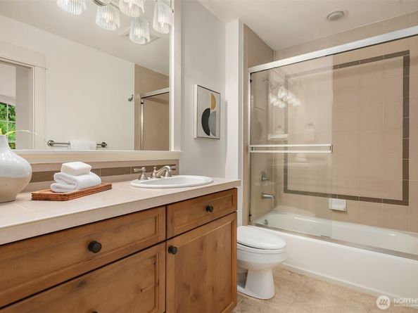 10605 SE 30th Street, Bellevue WA 98004