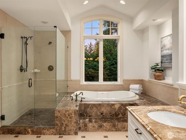10605 SE 30th Street, Bellevue WA 98004