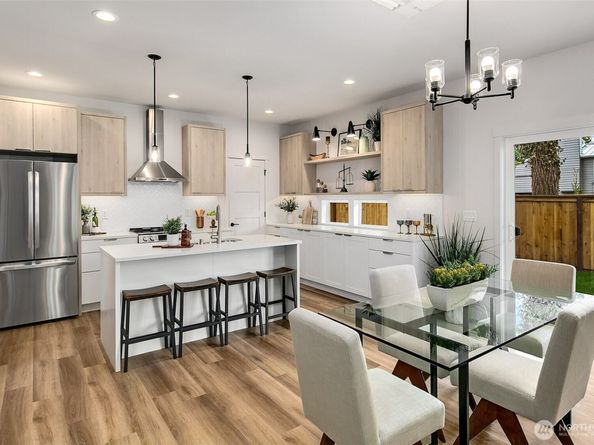 10706 Fremont Avenue N, Seattle WA 98133