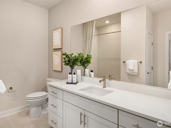 6901 NE 184th Lane 306, Kenmore WA 98028